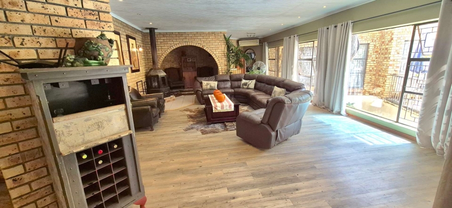 4 Bedroom Property for Sale in Pellissier Free State